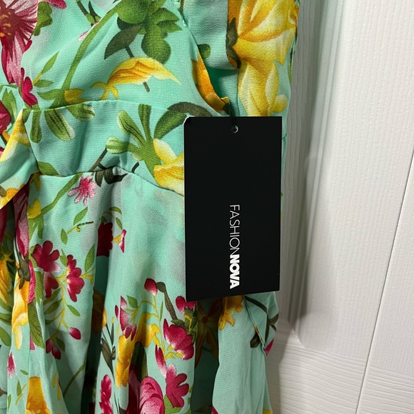 FASHION NOVA mint floral romper - Picture 4 of 5
